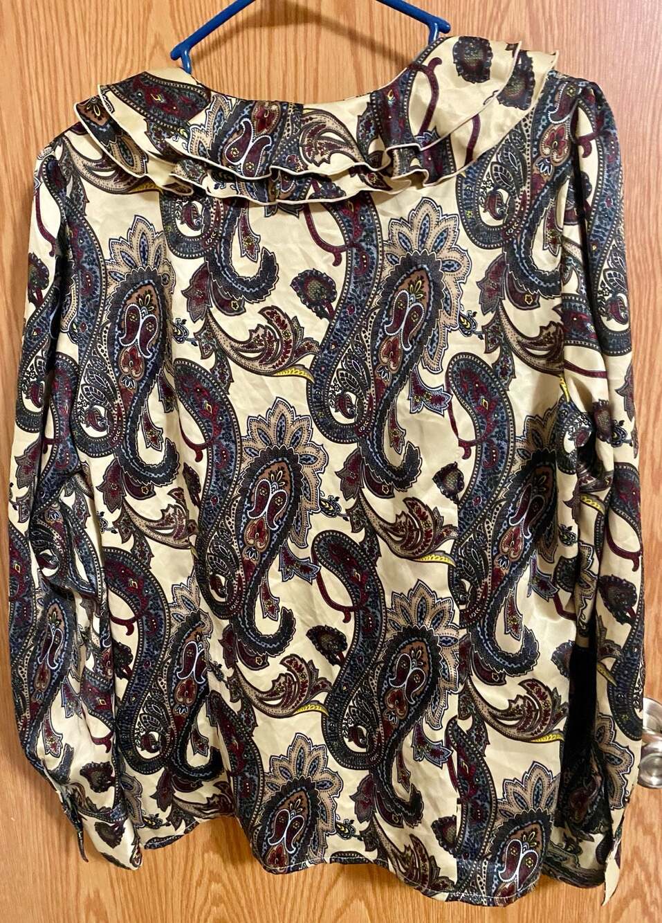 East 5th Women's Ruffled Neck Paisley Print Satin Blouse Size XL - Picture 3 of 6